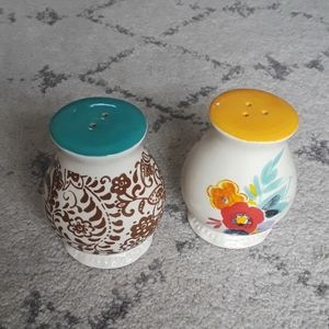 Pioneer Women salt and pepper shakers